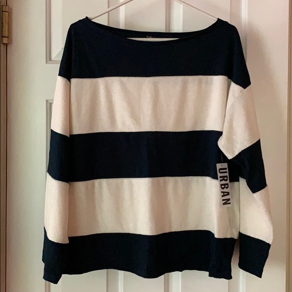 Urban outfitters top - great beach cover up - Picture 2 of 4